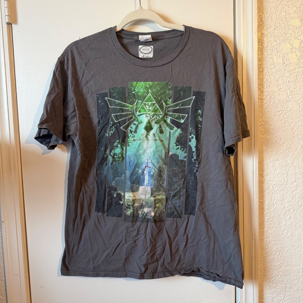 Nintendo Legend of Zelda Master Sword Triforce Graphic T-Shirt Gray Large